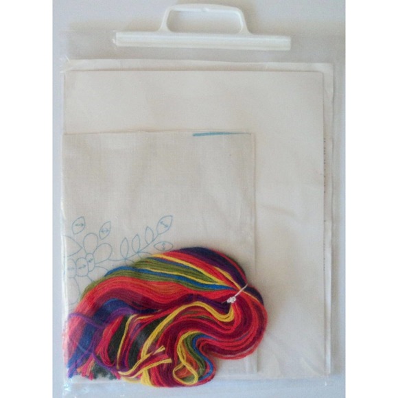 Crewel Embroidery Kit Spring Spectrum Picture Or Pillow Top 15" x 15" #CR/1005 - Picture 3 of 4